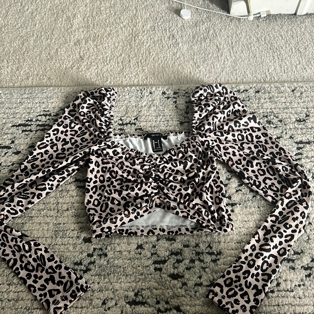 Leopard crop top!!